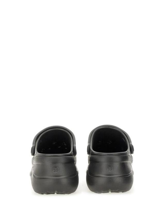 발렌시아가 [해외직구] 발렌시아가 x 크록스 지비츠 샌들 720762 W0FOW1000 Black 착용컷