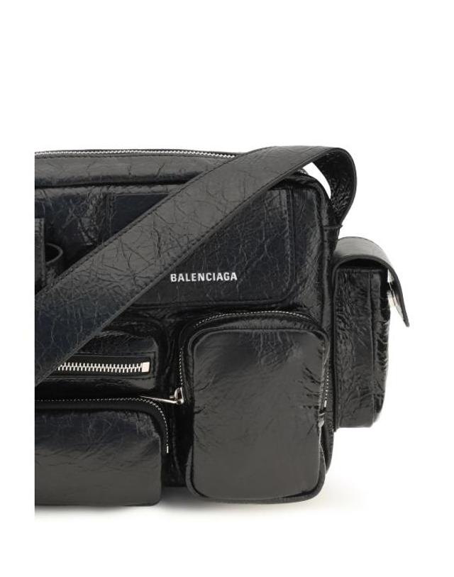 발렌시아가 [해외직구] 26FW 발렌시아가 수퍼비지 카메라백 A000L6210C8 1000 BLACK 착용컷