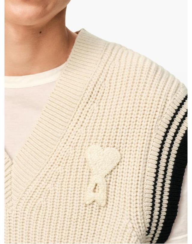 아미 [해외직구] 26SS 아미 립드 울 슬리브리스 하트 스웨터 UKS865KN0161 136 BLANCCREME 착용컷
