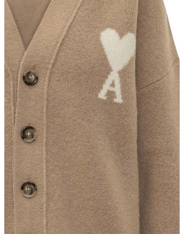 아미 [해외직구] 26FW 아미 빅 하트 로고 알파카 니트 가디건 UKC365KN0135 A278 BEIGE MASTIC 착용컷