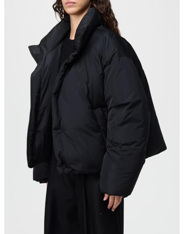 아미 [해외직구] 25FW 아미 태피터 아미 드 꾀흐 다운 자켓 FJK832PL0039 001 Black 착용컷