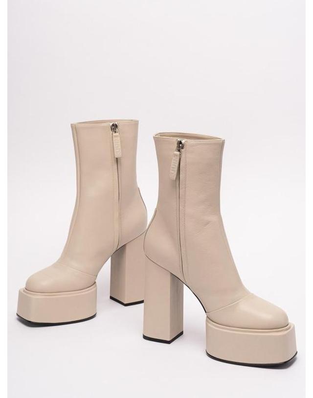 3주인 [해외직구] 22FW 3주인 부츠 323W7005O0657136 Beige 착용컷