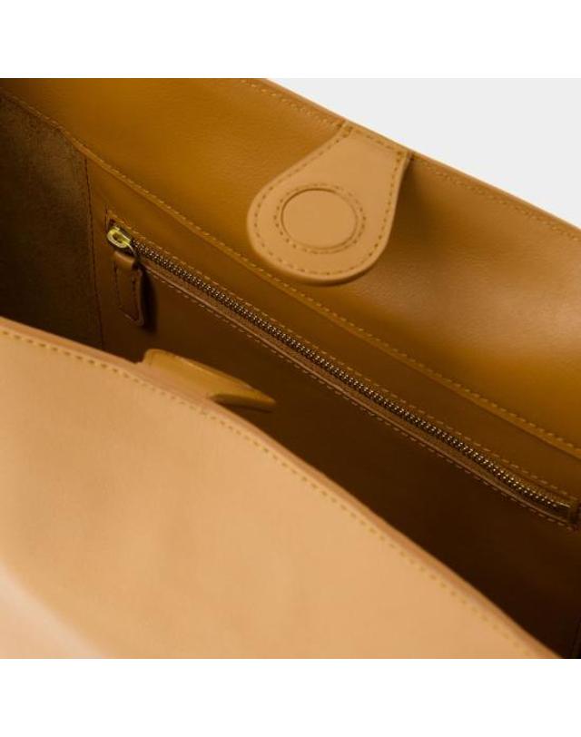 이네스 드 라 프레상쥬 [해외직구] 24SS 이네스 드 라 프레상쥬 숄더백 INTL070BCA031M615CAMEL BROWN 착용컷