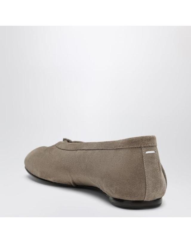 메종 마르지엘라 [해외직구] 26FW 마르지엘라 타비 발레리나 스웨이드 플랫 슈즈 S58WZ0127P7854 Beige 착용컷