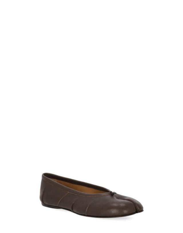 메종 마르지엘라 [해외직구] 26FW 마르지엘라 타비 발레리나 스웨이드 플랫 슈즈 S58WZ0127 P3753T2358 BROWN 착용컷