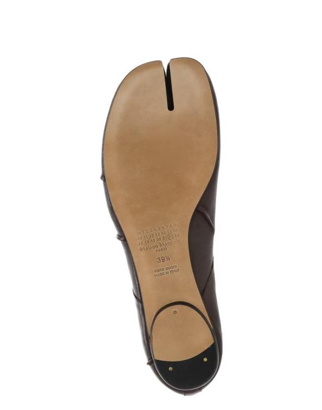 메종 마르지엘라 [해외직구] 26FW 마르지엘라 타비 발레리나 스웨이드 플랫 슈즈 S58WZ0127 P3753T2358 BROWN 착용컷