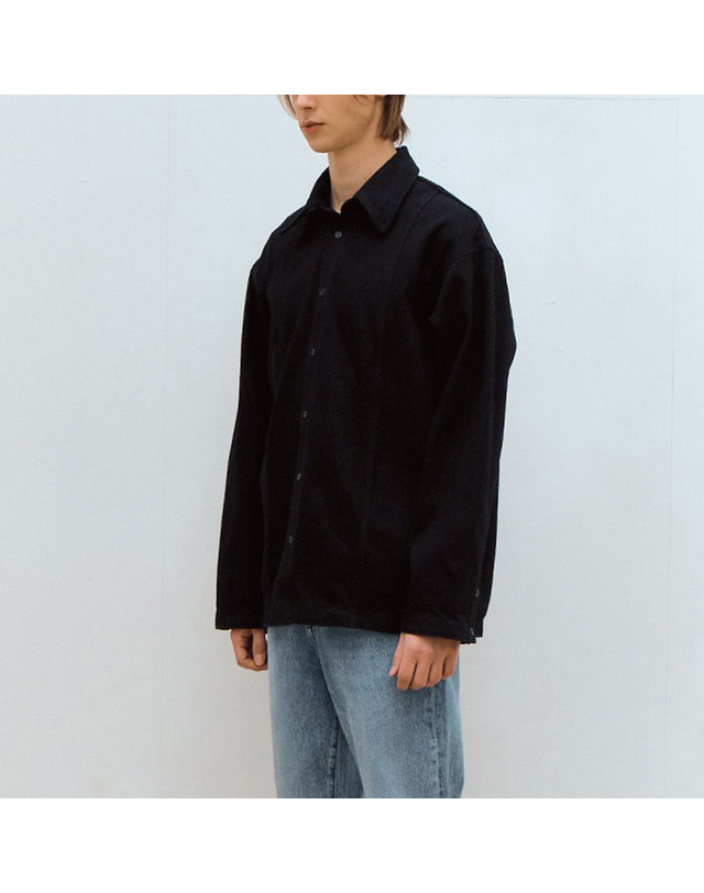 랩원오원 [LAB101] 세미오버핏 사이드 라인 포켓 데님 셔켓 (BLACK) 착용컷