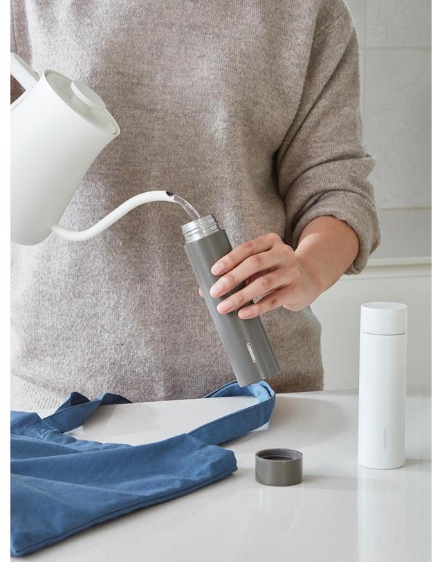 한샘 한샘 보온보냉 미니 텀블러 세트 (140+180ml) 착용컷