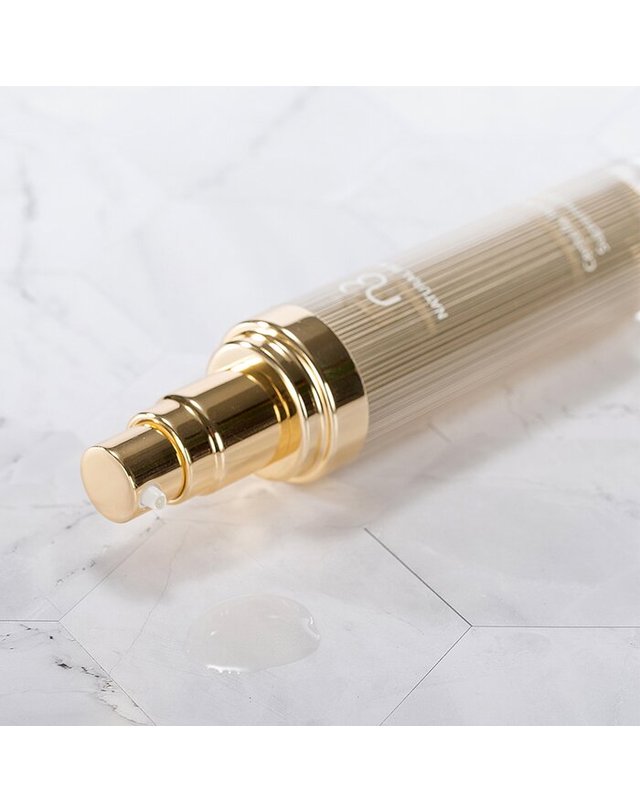 내추럴뷰티 Natural Beauty 센텔라 리바이탈라이징 센텔라 리바이탈라이징 수프림 에센스 30ml 착용컷