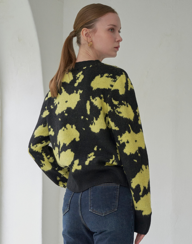 르니앤맥코이 네온 카모플라쥬 패턴 라운드넥 니트 ML02KN312FJY 착용컷