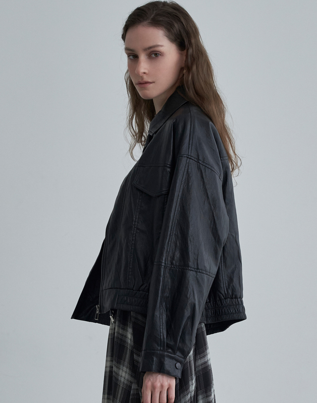 르니앤맥코이 소프트 페이크 레더 포켓 카라 점퍼 LN03JP170H 착용컷