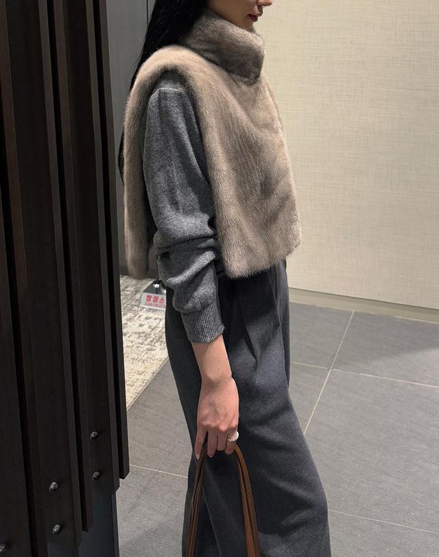 준퍼 준퍼 레노아 숏 밍크베스트 워머 착용컷