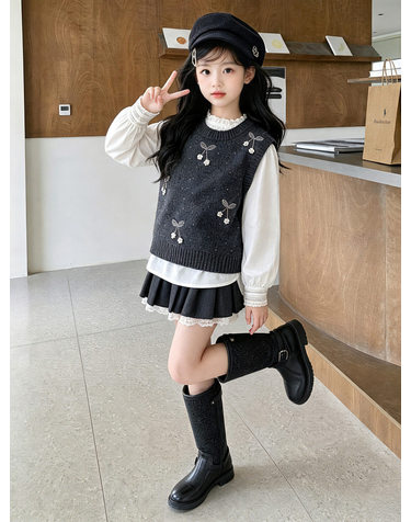 블랙 자수 니트 베스트 R24447