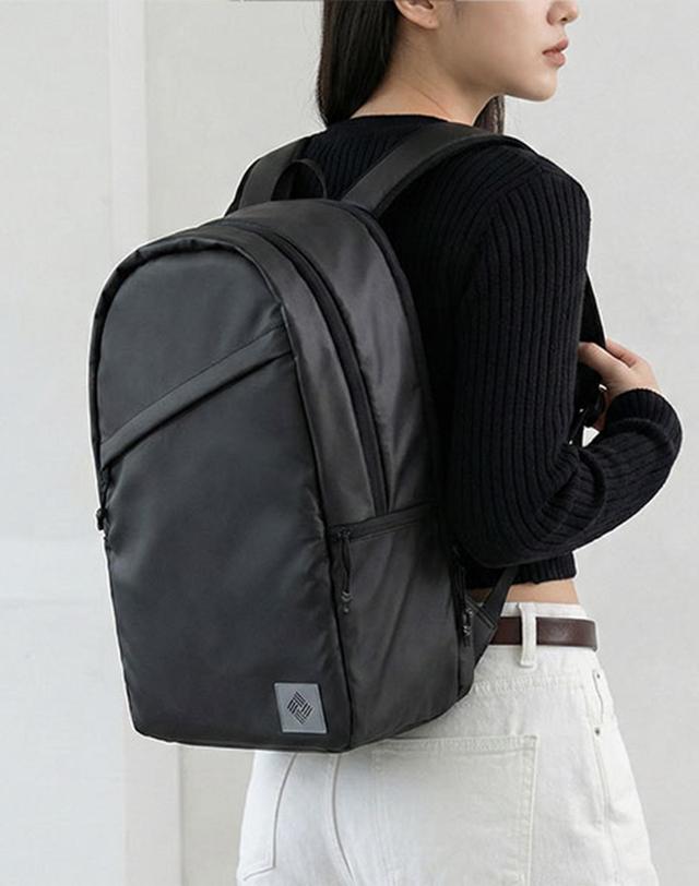 히키스 애슬레저 에어 마일드 15인치 노트북 백팩 black_FORXTERM2 착용컷