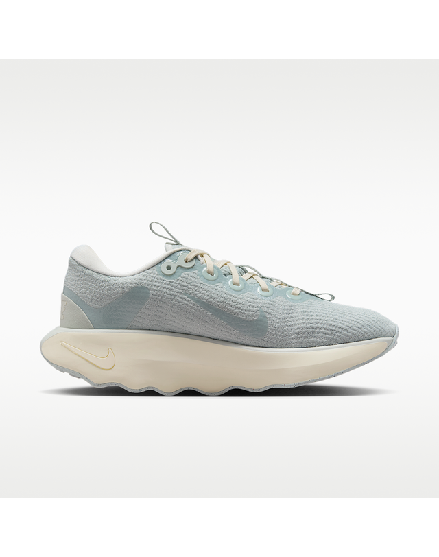 나이키 [NIKE] 나이키 모티바 여성 워킹화 / 배얼리 그레이-세일-페일 아이보리_HQ3491-099 착용컷