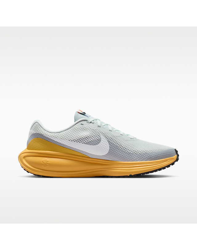 나이키 [NIKE] 나이키 레볼루션 8 남성 로드 러닝화 / 오프화이트-울프 그레이-토파즈 골드-화이트_HJ9198-104 착용컷