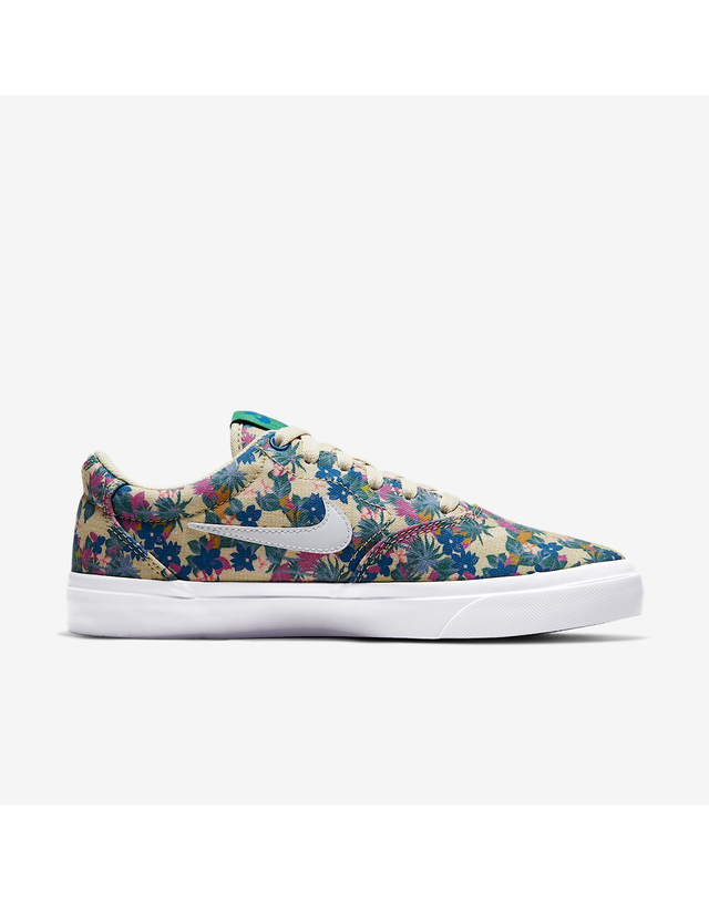나이키 [NIKE] 나이키 SB 차지 캔버스 프리미엄 여성 스케이트보드화 / 포슬-포슬-에버그린 오라-화이트_CT3874-200 착용컷