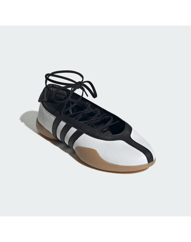 아디다스 [ADIDAS] 아디다스 태권도 메이 발레 슈즈 / 클라우드 화이트 / 코어 블랙 / 검_JR7030 착용컷