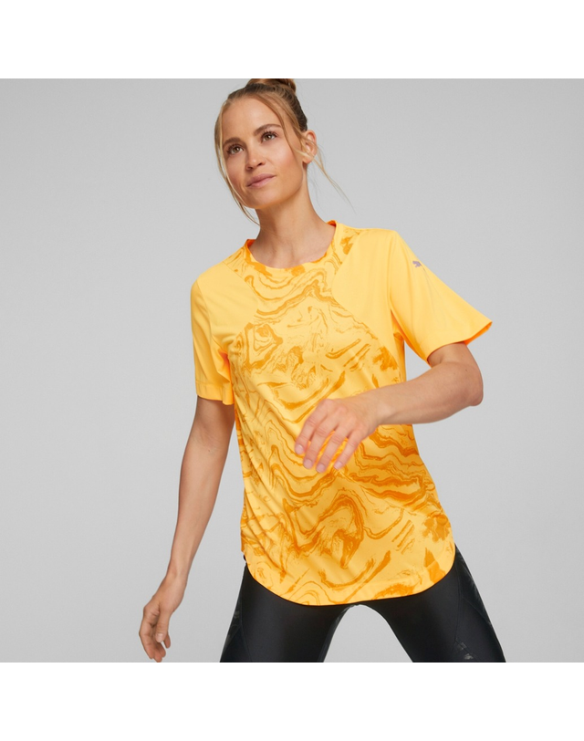 푸마 [푸마] 남성용 런 그래픽 반팔 티셔츠 RUN GRAPHIC SHORT SLEEVE TEE 선 스트림_52219638 착용컷