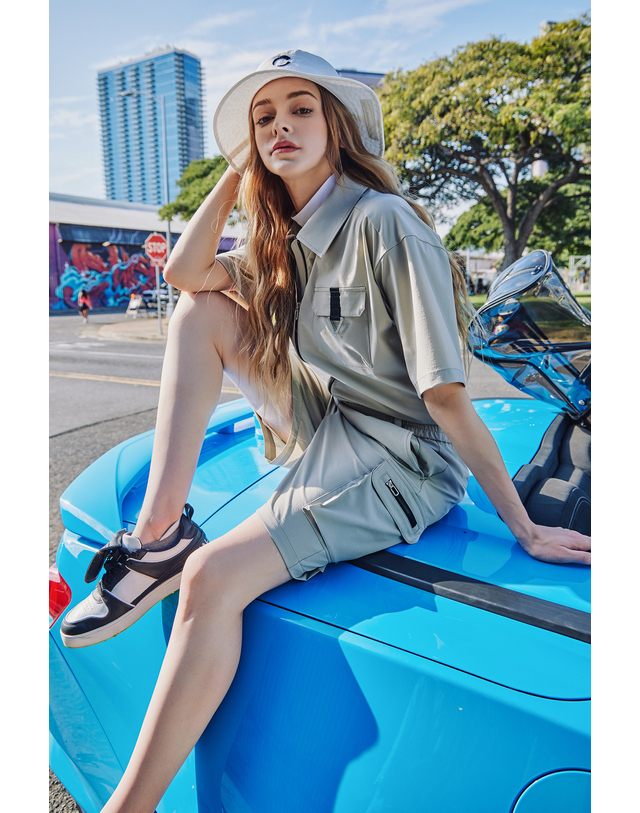 챌린저 립조직 나일론스판 여성 사파리형 골프 하프팬츠 점프수트 베이지 착용컷