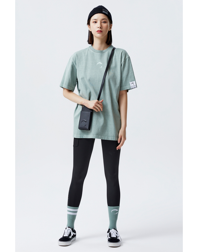 챌린저 아크씨 가죽 핸드폰 미니백 블랙 착용컷