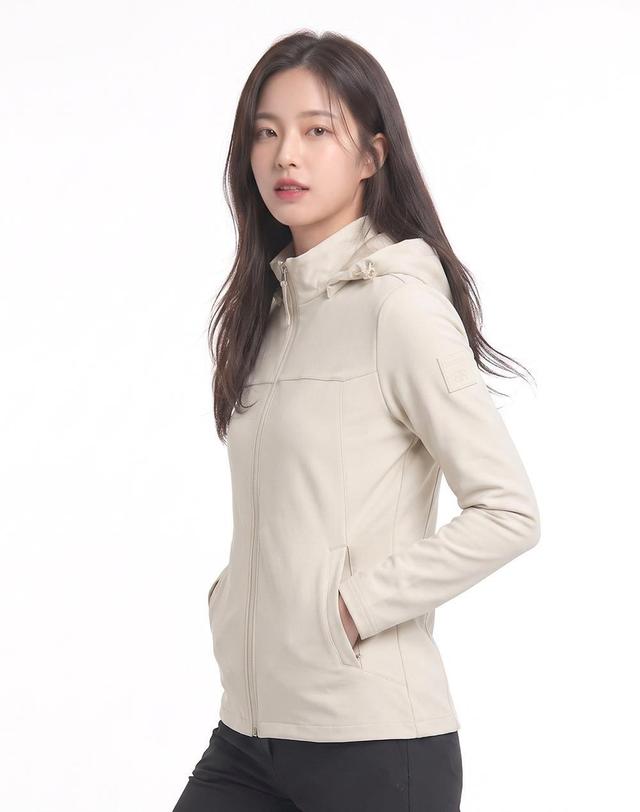 콜핑 콜핑 여성 가을 후드 등산 바람막이 자켓 24633JK55W 착용컷