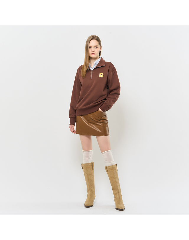 제너럴아이디어 UNISEX 로고 하프 집업 기모 맨투맨 [BROWN] / SBC4U02014 착용컷