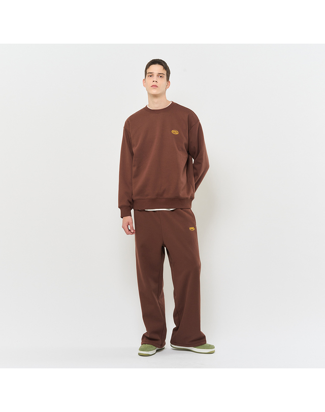 제너럴아이디어 UNISEX GNRL 베이직 기모 맨투맨 [BROWN] / SBC4U02012 착용컷