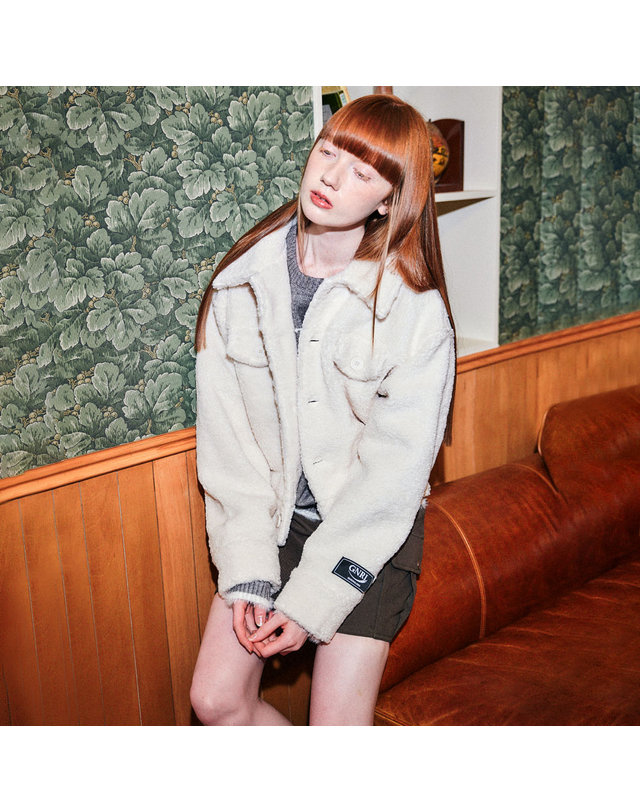 제너럴아이디어 UNISEX 컬러팝 부클 카라 점퍼 [IVORY] / SBC3U07004 착용컷