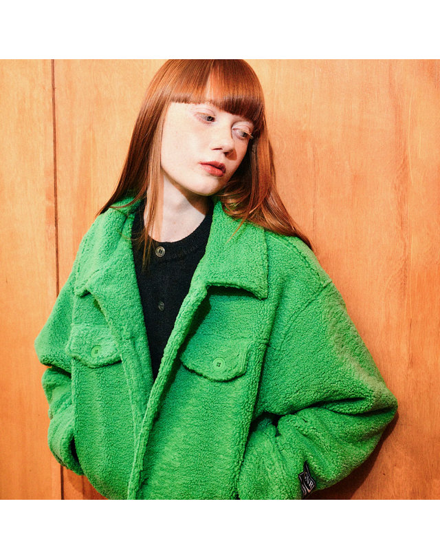 제너럴아이디어 UNISEX 컬러팝 부클 카라 점퍼 [GREEN] / SBC3U07004 착용컷