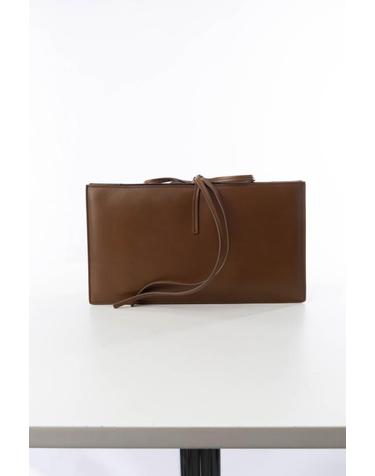 [해외직구] 26FW 피비 파일로 클러치 파우치 EB14LT0246 822CMS CARAMEL SILVER