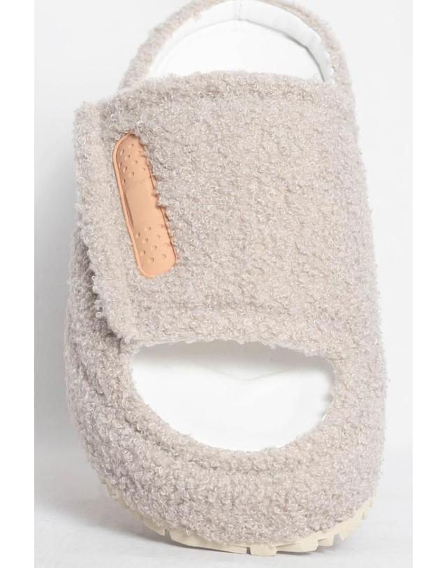 피디에프 [해외직구] 26SS 피디에프 뮬 슬리퍼 DFM45011S0018PX BEIGE Grey 착용컷