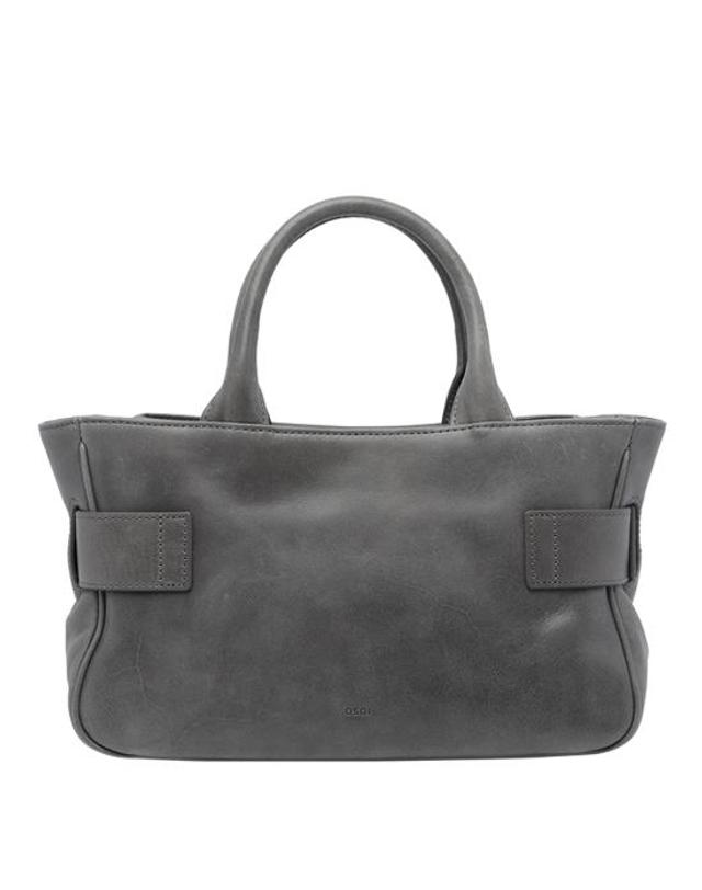 오소이 [해외직구] 26FW 오소이 토트백 26FB05014322 AGED GREY 착용컷