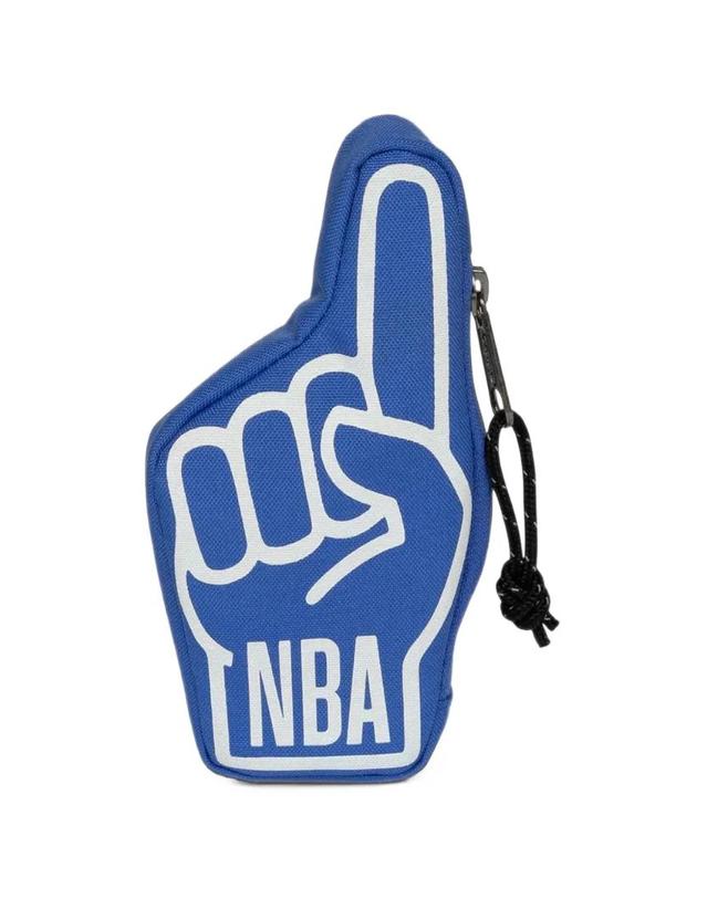 이스트팩 [해외직구] 26 FW 이스트팩 x NBA Fan Hand logo print clutch bag EK0A5BOID0U TP459763037 착용컷