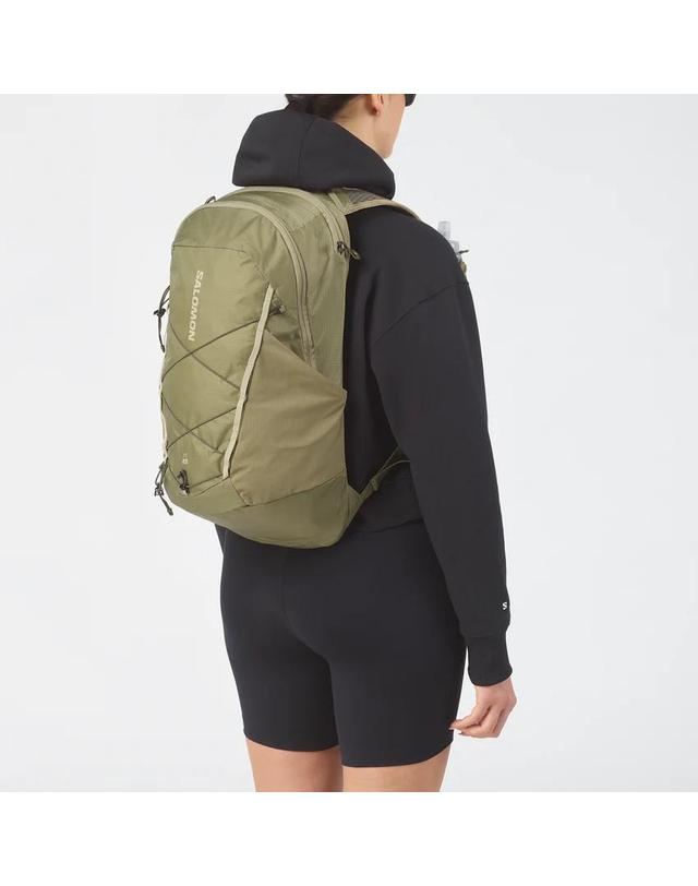 살로몬 살로몬 XT 25 등산 트레킹 러닝 백팩 배낭 가방 남녀 공용 올리브 LC2857400 착용컷