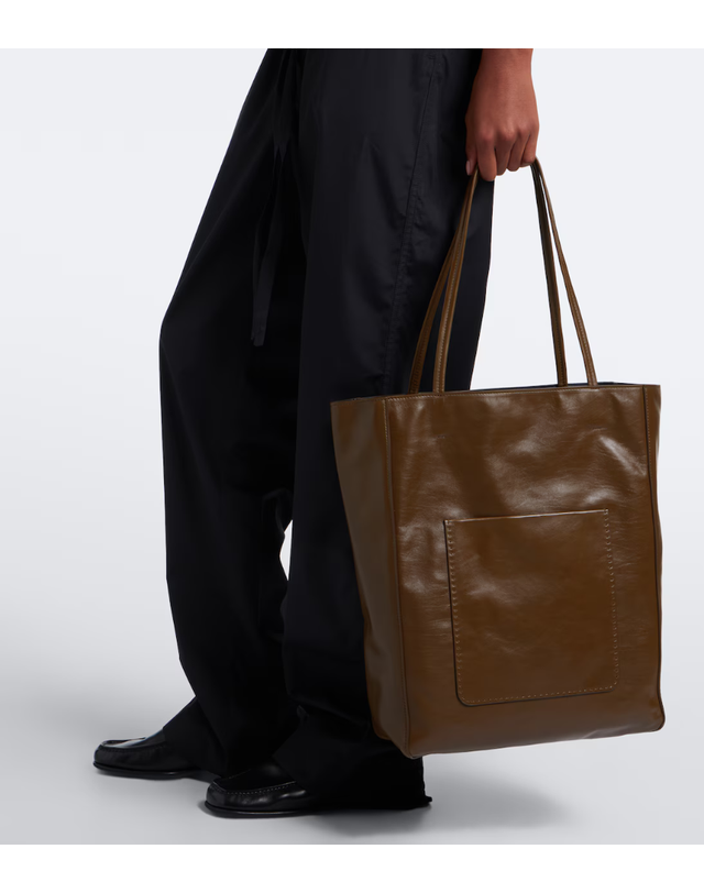 피비 파일로 [해외직구] 26 FW Phoebe Philo Paper Tote 레더 숄더 백 TP581702783 착용컷