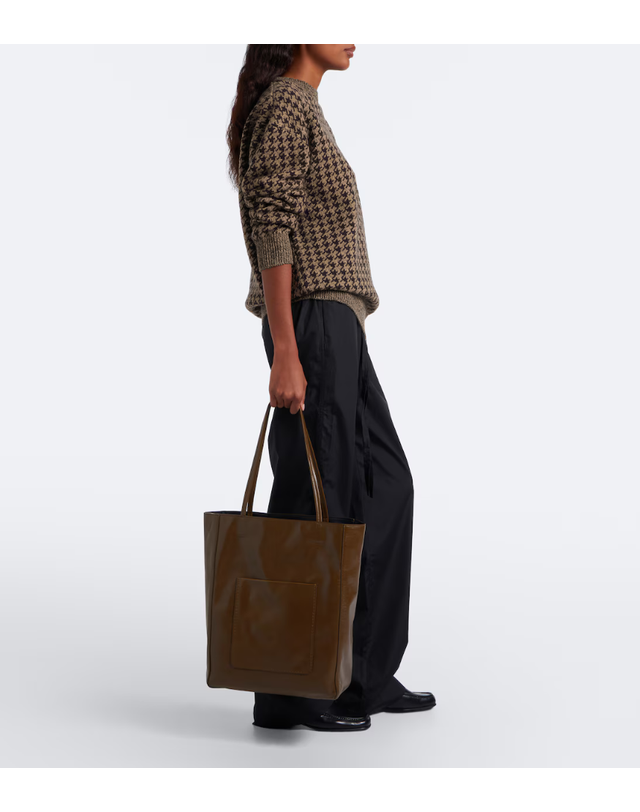 피비 파일로 [해외직구] 26 FW Phoebe Philo Paper Tote 레더 숄더 백 TP581702783 착용컷