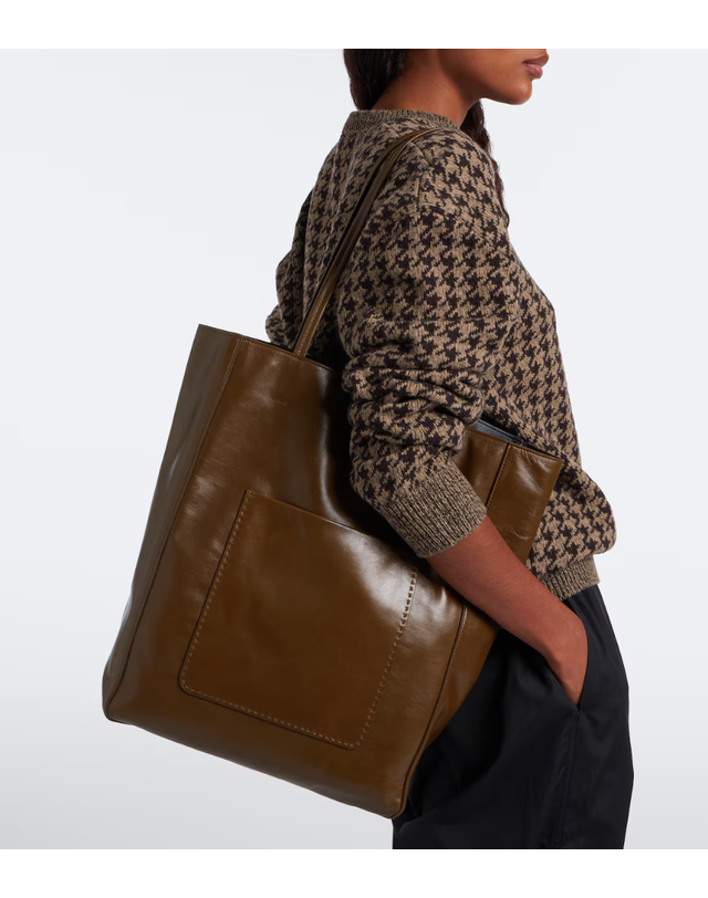 피비 파일로 [해외직구] 26 FW Phoebe Philo Paper Tote 레더 숄더 백 TP581702783 착용컷