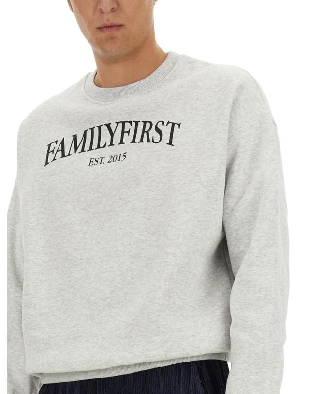 패밀리 퍼스트 [해외직구] 24FW 패밀리퍼스트 스웨트 셔츠 WITH 로고 SF2404GREY TP572902454 착용컷