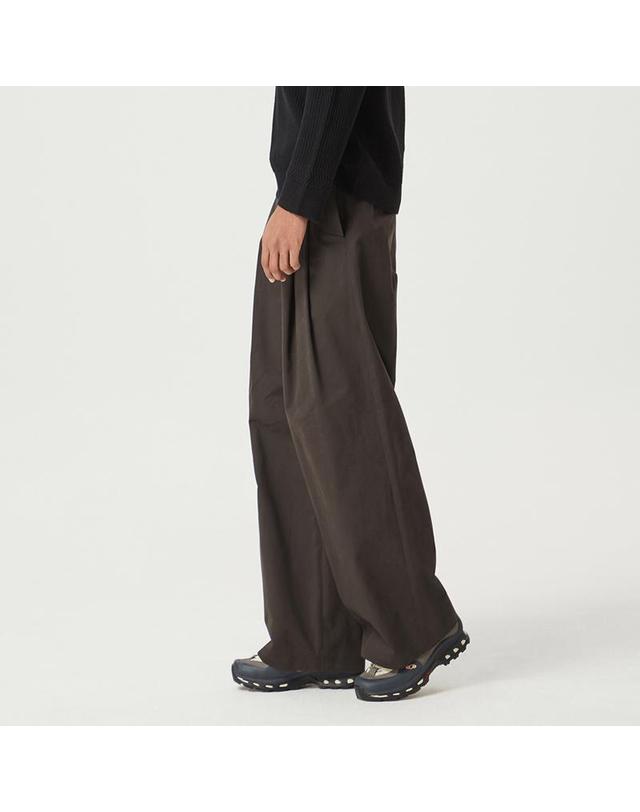 컴젠 [컴젠] 남성 캐주얼 투턱 와이드 팬츠 BROWN 착용컷