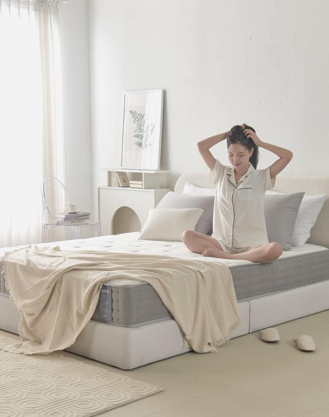 누마르 누마르 난늘 허리 편한 유연 포켓스프링 24cm 양모 국산 매트리스 화이트 착용컷