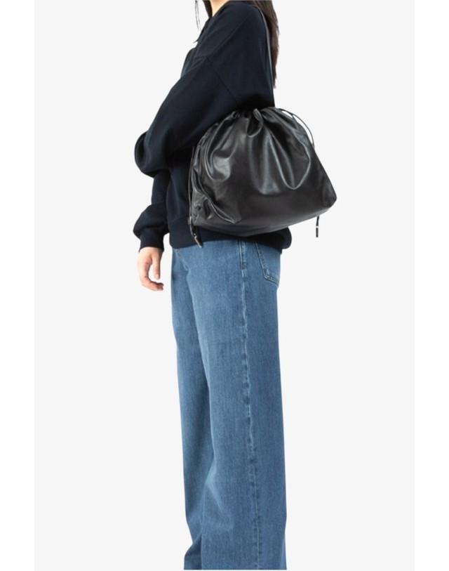 더로우 더로우 앤지 호보백 ANGY HOBO W1666L100 BLACK PLD 착용컷
