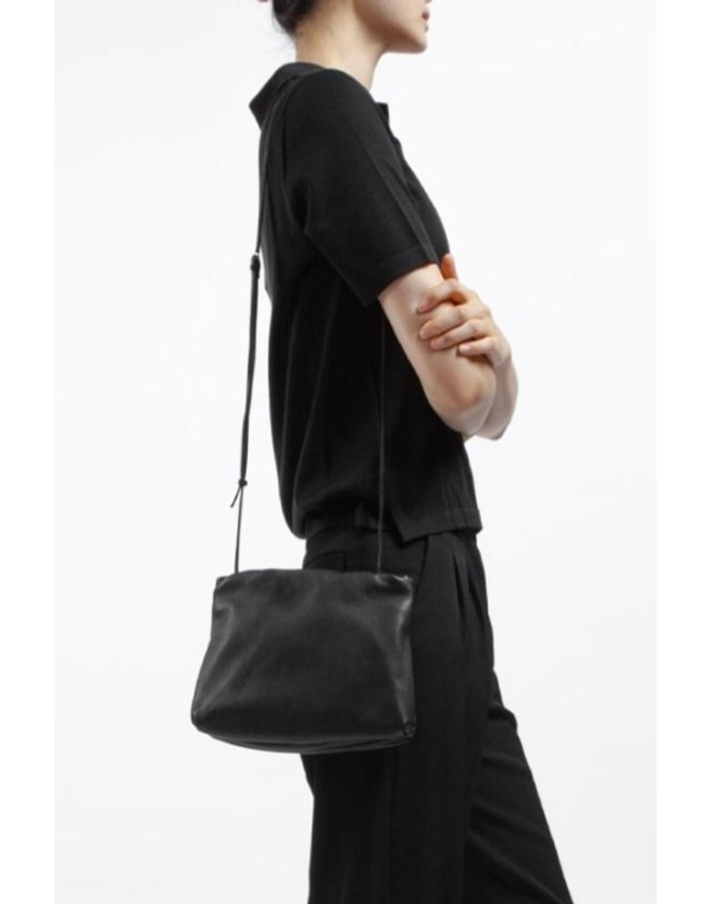더로우 더로우 26FW 부얼스 클러치 BOURSE CLUTCH W1280L97 BAG 착용컷