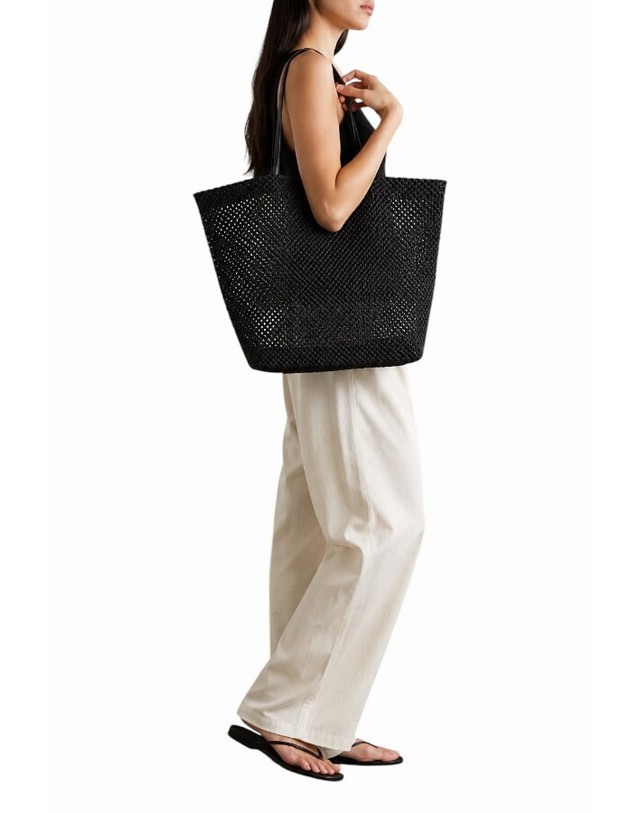 더로우 더로우 26FW 반 라피아 토트백 BARN TOTE W2074WL6 BAS 착용컷