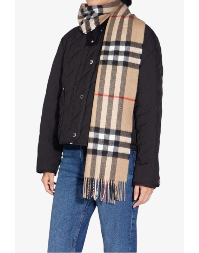 버버리 버버리 26FW 체크 캐시미어 스카프 8076576 A7026 착용컷