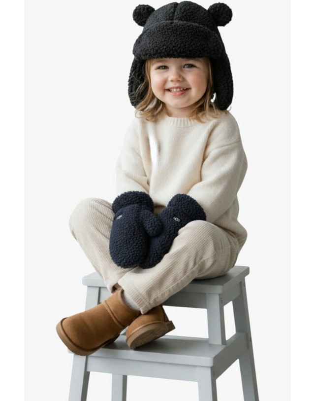 어그 어그 키즈 어그플러프 장갑 UGGfluff MITTEN 101501 BLACK 착용컷