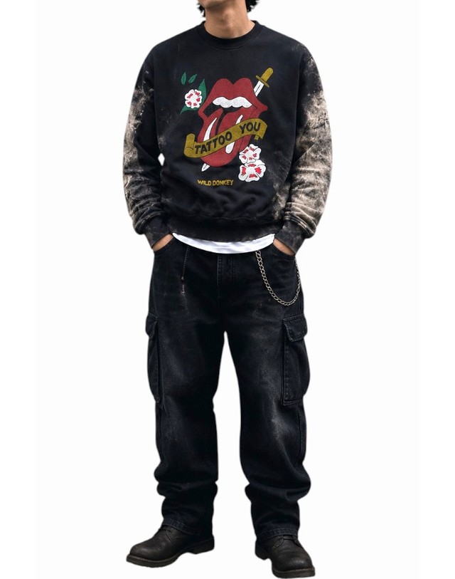 와일드 동키 와일드동키 26FW 롤링 스톤스 콜라보 맨투맨 ROLLINGSTONES CREWNECK FG01 709 BLEACHED BLACK 착용컷