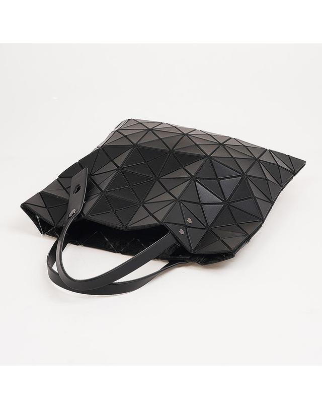 바오바오 [바오바오] SS26 바오바오 루센트 매트 토트백 BB66AG683 16 착용컷