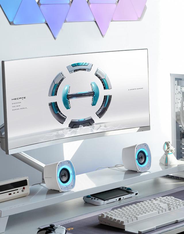 에디파이어 [EDIFIER] 에디파이어 G1000 II 게이밍 스피커 RGB 4W 데스크탑 PC 착용컷