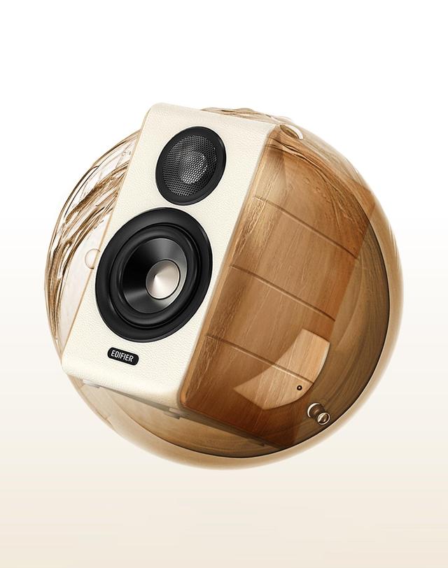 에디파이어 [EDIFIER] 에디파이어 S880DB MKII 화이트 Hi-Fi 고음질 액티브 스피커 88W 착용컷